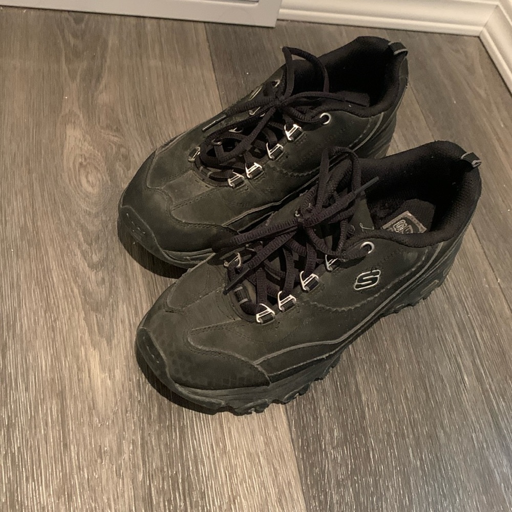 Sketchers D’Lites size 8